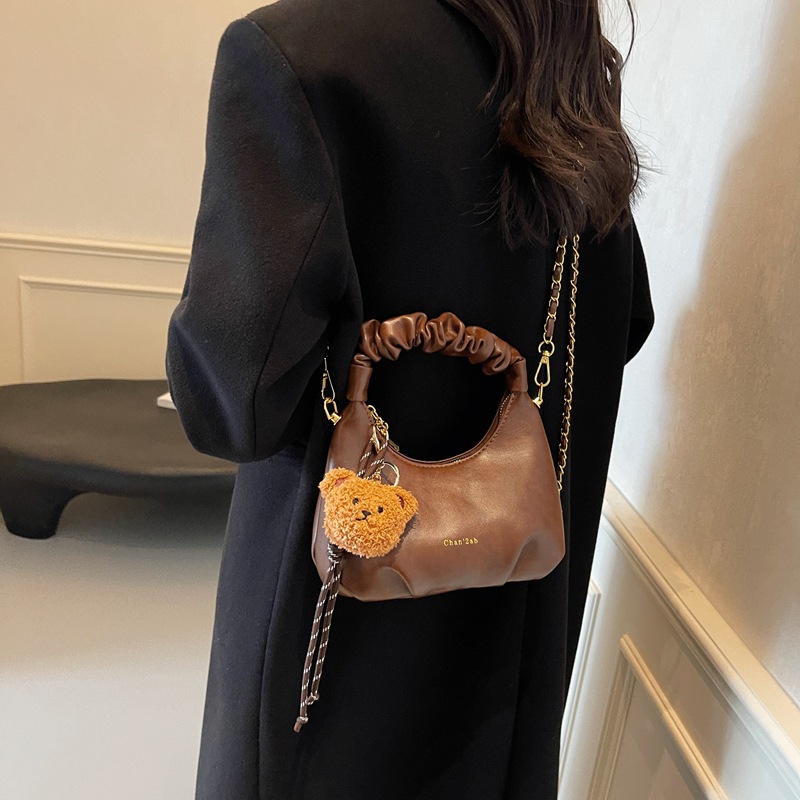 Retro bag for women, large capacity 2024 new casual and fashionable single-shoulder crossbody bag, pleated for work and commuting dumpling bag Application Scenario
