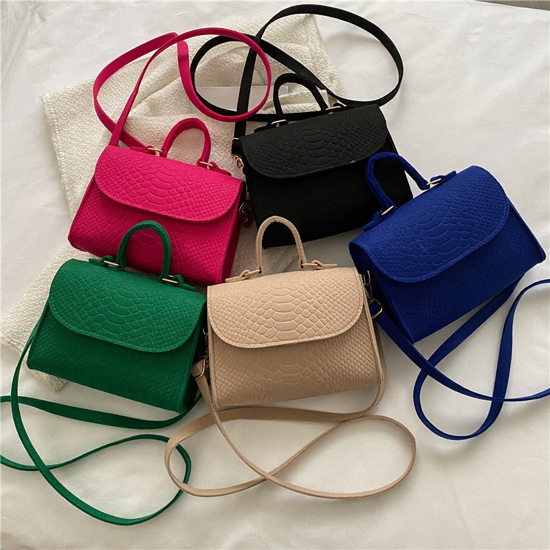 Solid color crocodile pattern casual bag for women 2023 new Korean style trendy fashion single-shoulder bag, hand-held crossbody small square bag Application Scenario