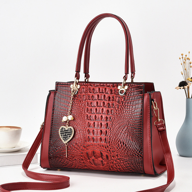 New fashionable European and American women's bag, retro, light luxury and simple single-shoulder bag, large-capacity, high-quality handbag, versatile crossbody bag Application Scenario