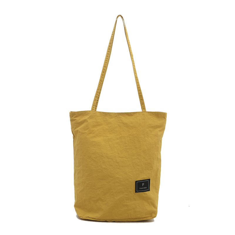 Japanese-style sporty crossbody bag, casual and versatile, popular student backpack, lightweight summer phone bag, nylon single-shoulder bag Item Picture