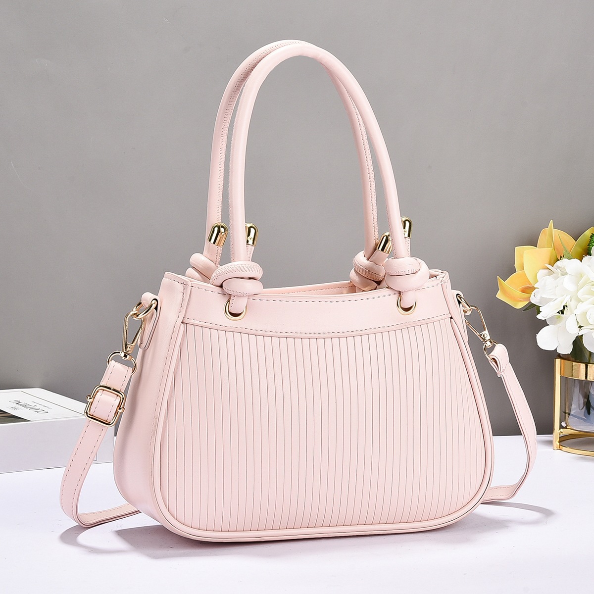 2025 New high-appearancelevel casual striped stylish handbag, horse fashion single-shoulder bag, large capacity cross-border trend Specification drawing