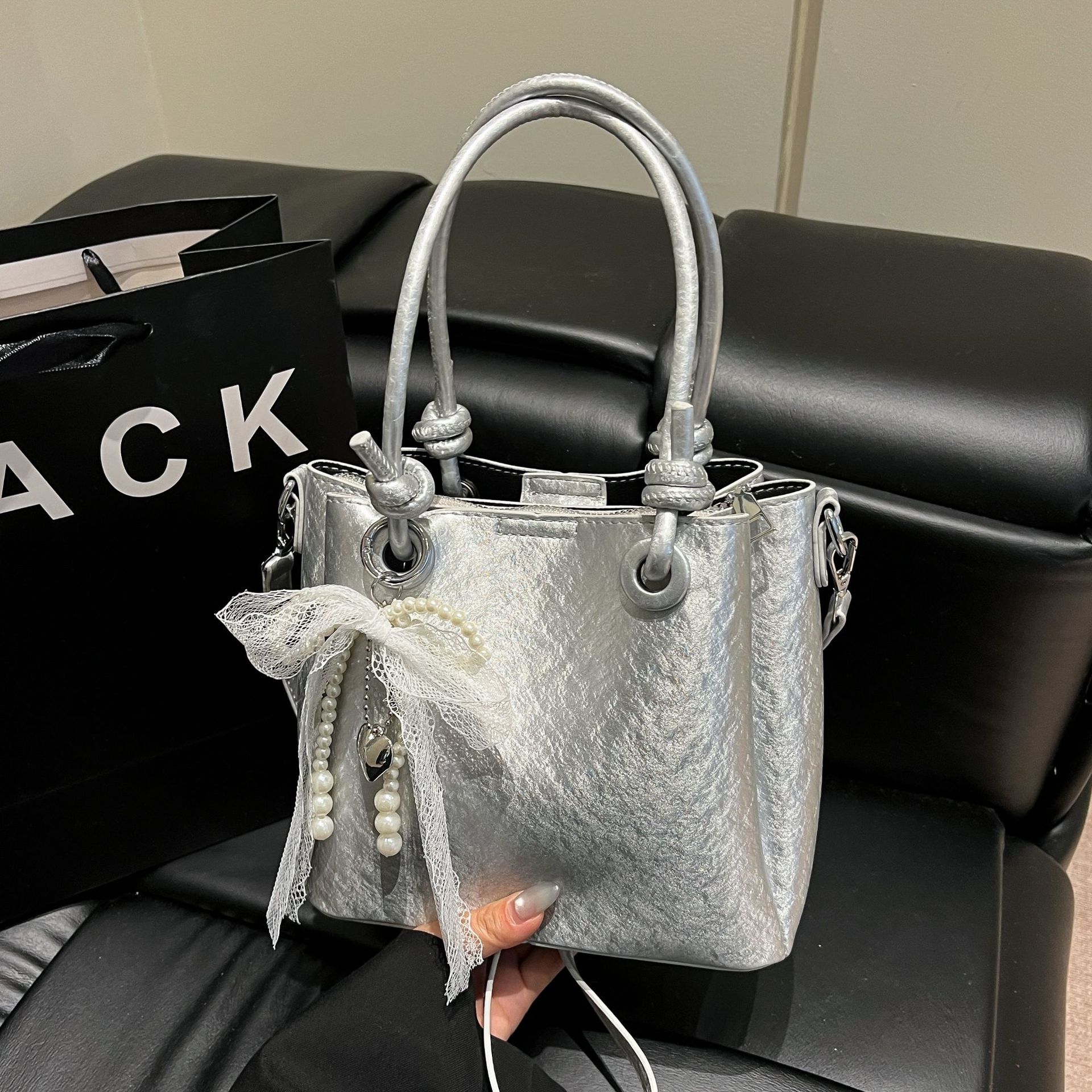 Cross-border high-end retro simple hand-held bucket bag for women 2025 new style versatile casual commuting single-shoulder crossbody bag full figure
