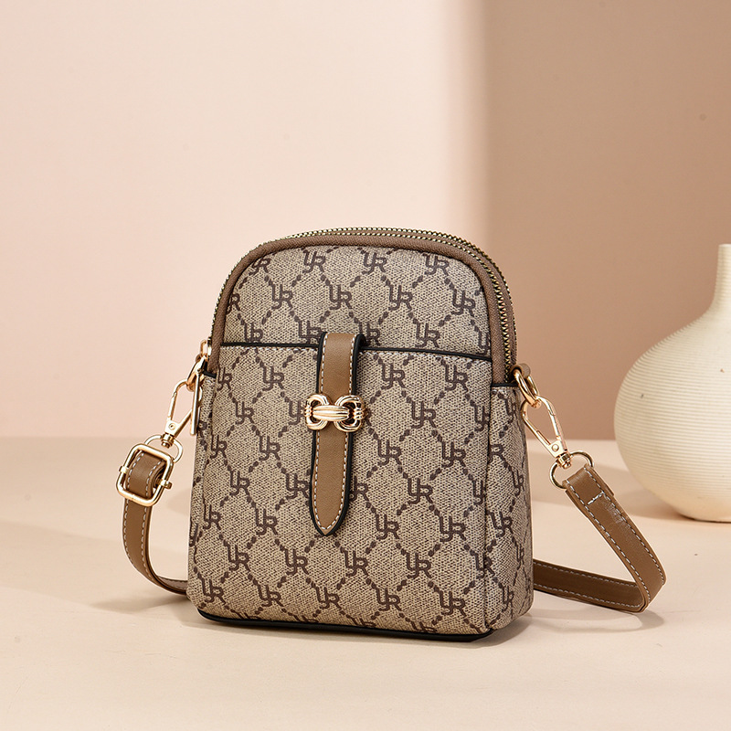 Wholesale of new summer 2024 small crossbody bags, candy single-shoulder crossbody bags and mobile phone bags for women from the manufacturer Application Scenario