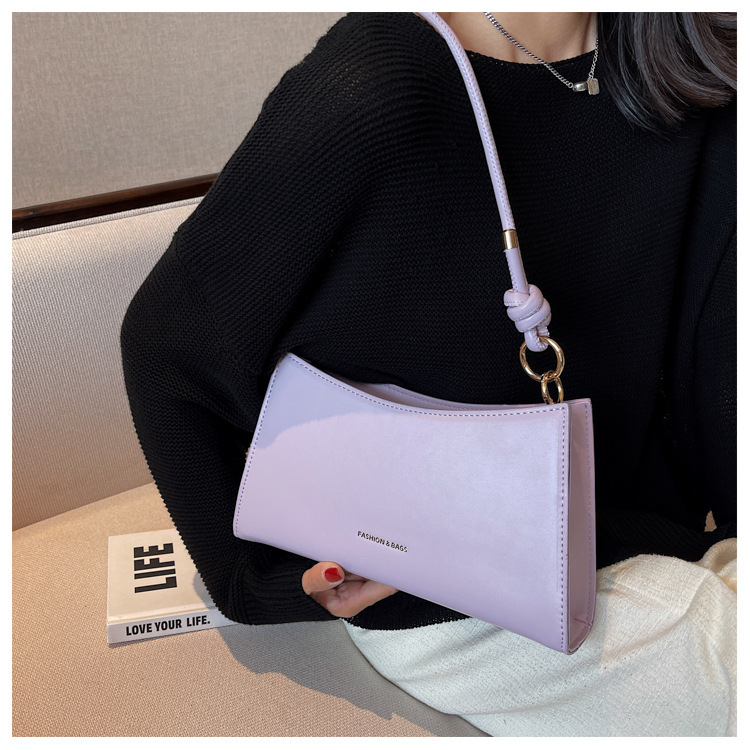 Personalized French candy-colored underarm women's bag 2025 new style, fashionable and simple single-shoulder bag, stylish hand-carried baguette bag full figure