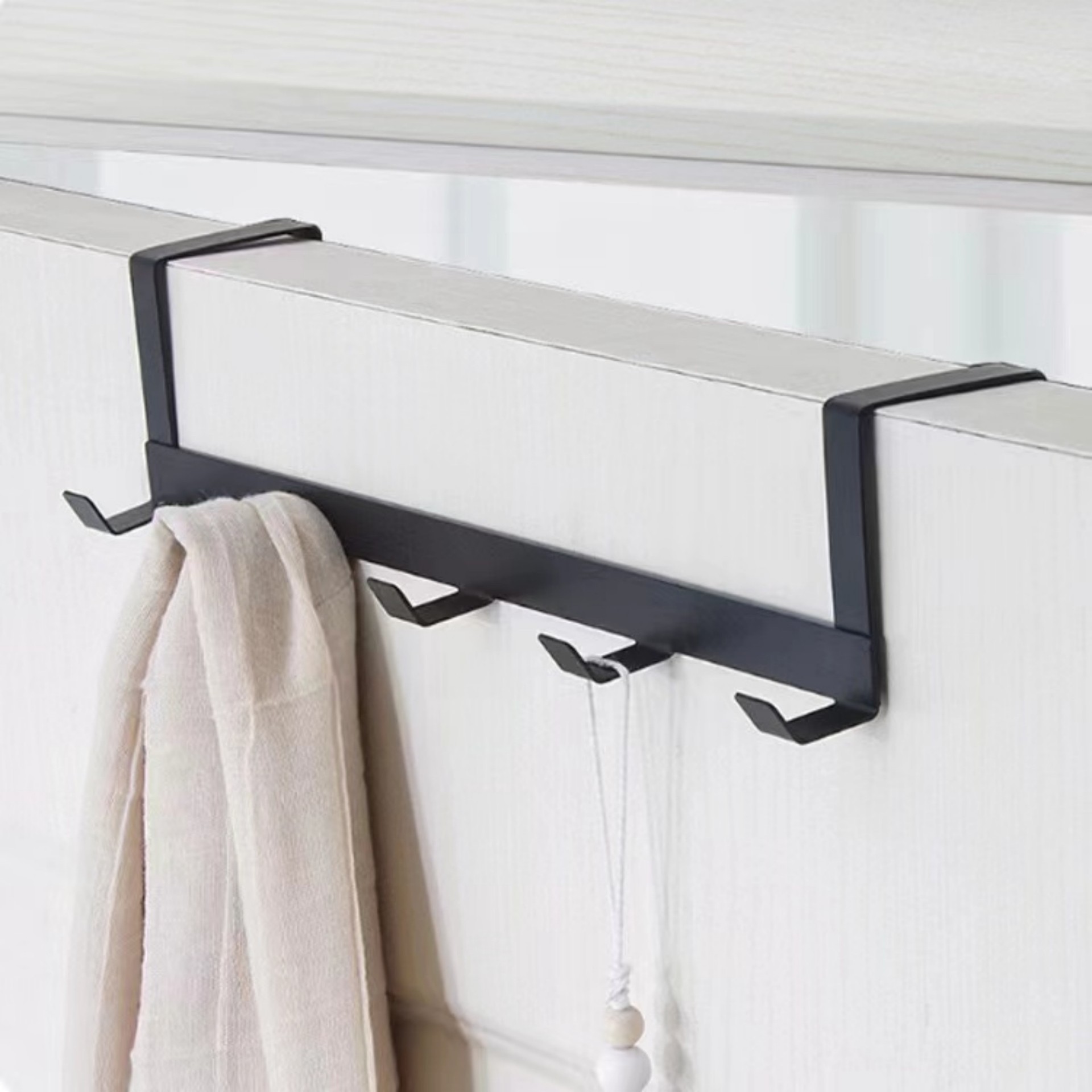 5 rows of iron hooks behind the door, no need for drilling, no trace for hanging clothes and hats, strong load-bearing capacity details Picture