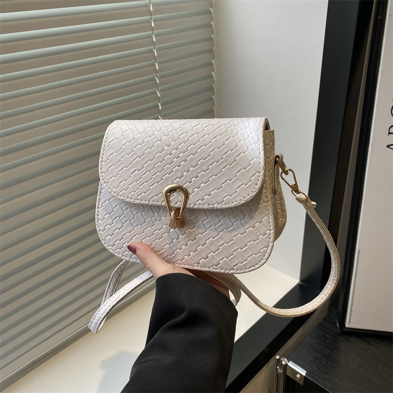 Stylish woven pattern women's bag 2025 Spring simple small square bag, solid color retro lock buckle single-shoulder crossbody bag full figure