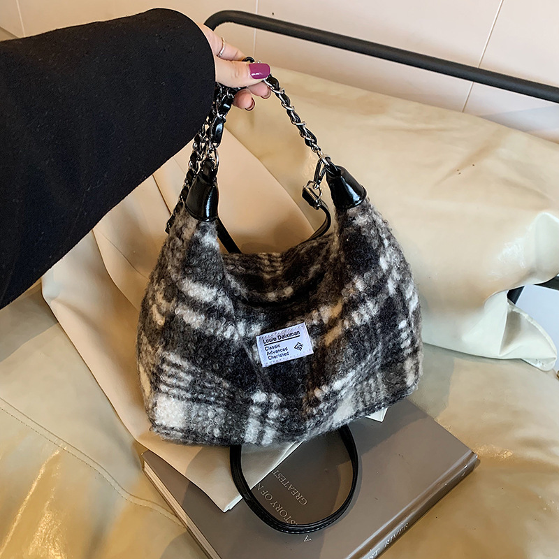 Woolen checkered large-capacity women's 2024 new chain single-shoulder bag, retro and versatile, casual commuting crossbody bag details Picture