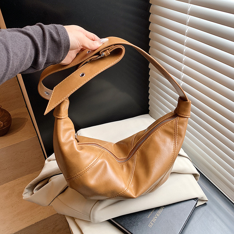 Cross-border retro large-capacity dumpling bag for women 2025 new niche high-end quality bestseller solid color single-shoulder crossbody bag full figure