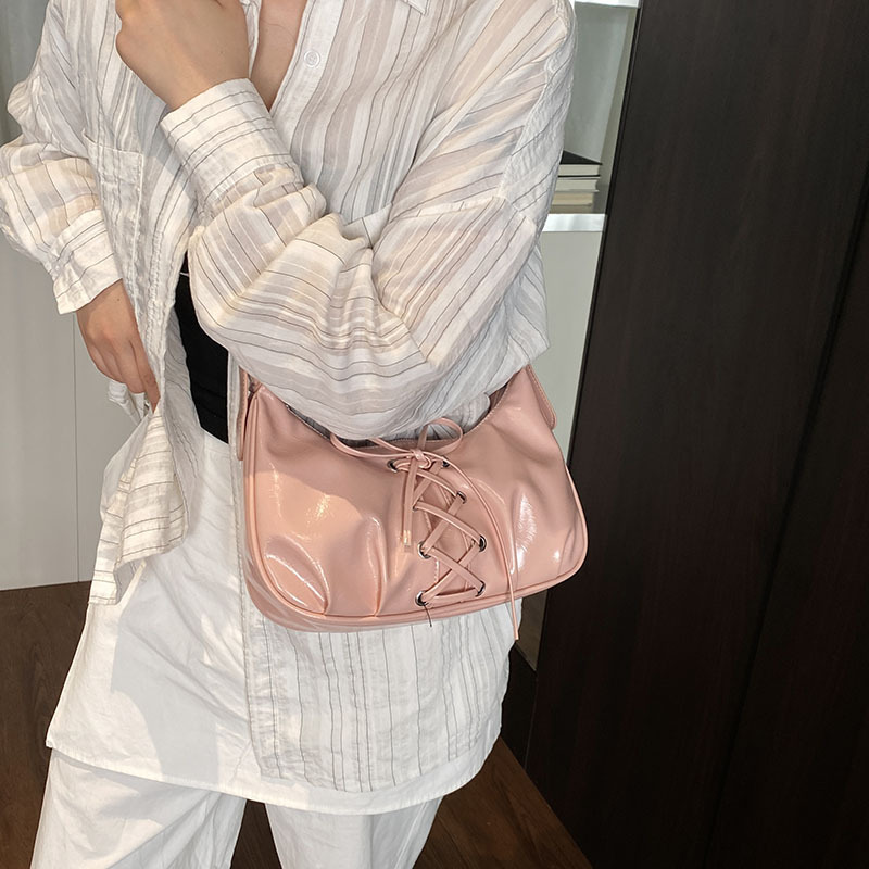 Cross-border 2025 New high-end quality Niche commuter dumpling bag for women, shiny solid color bow single-shoulder crossbody bag Application Scenario