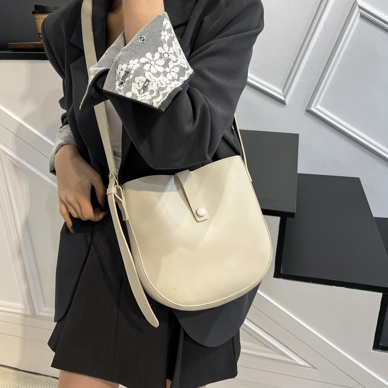 New versatile single-shoulder bag, high-end and simple crossbody bag, niche ins style single-shoulder bag, women's commuting bag details Picture