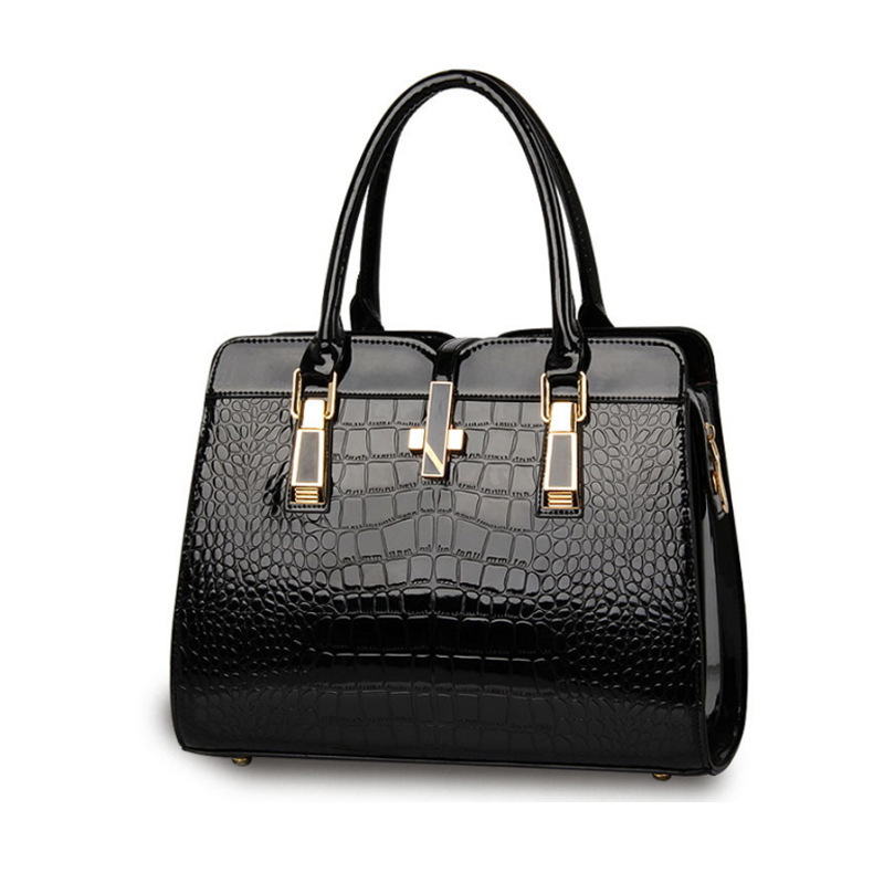 Crocodile pattern patent leather handbag 2022 new style, European and American shiny leather large-capacity women's bag, cross-border trade single-shoulder crossbody bag Application Scenario