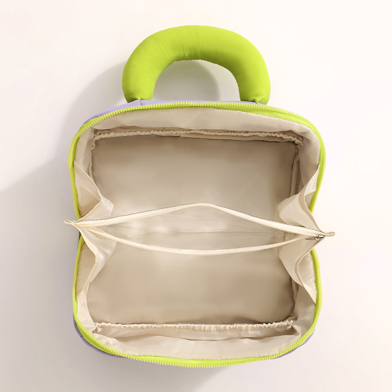 Runhui's new cotton candy pillow makeup bag, business trip and travel cosmetics storage bag, large-capacity portable makeup bag Application Scenario