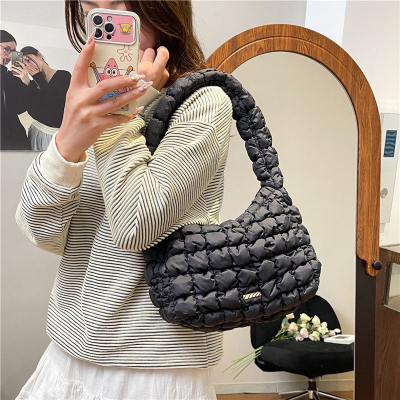 Elastic embroidery commuting style trendy Korean women's bag 2025 New pleated cloud hand-held shoulder crossbody tote bag Specification drawing