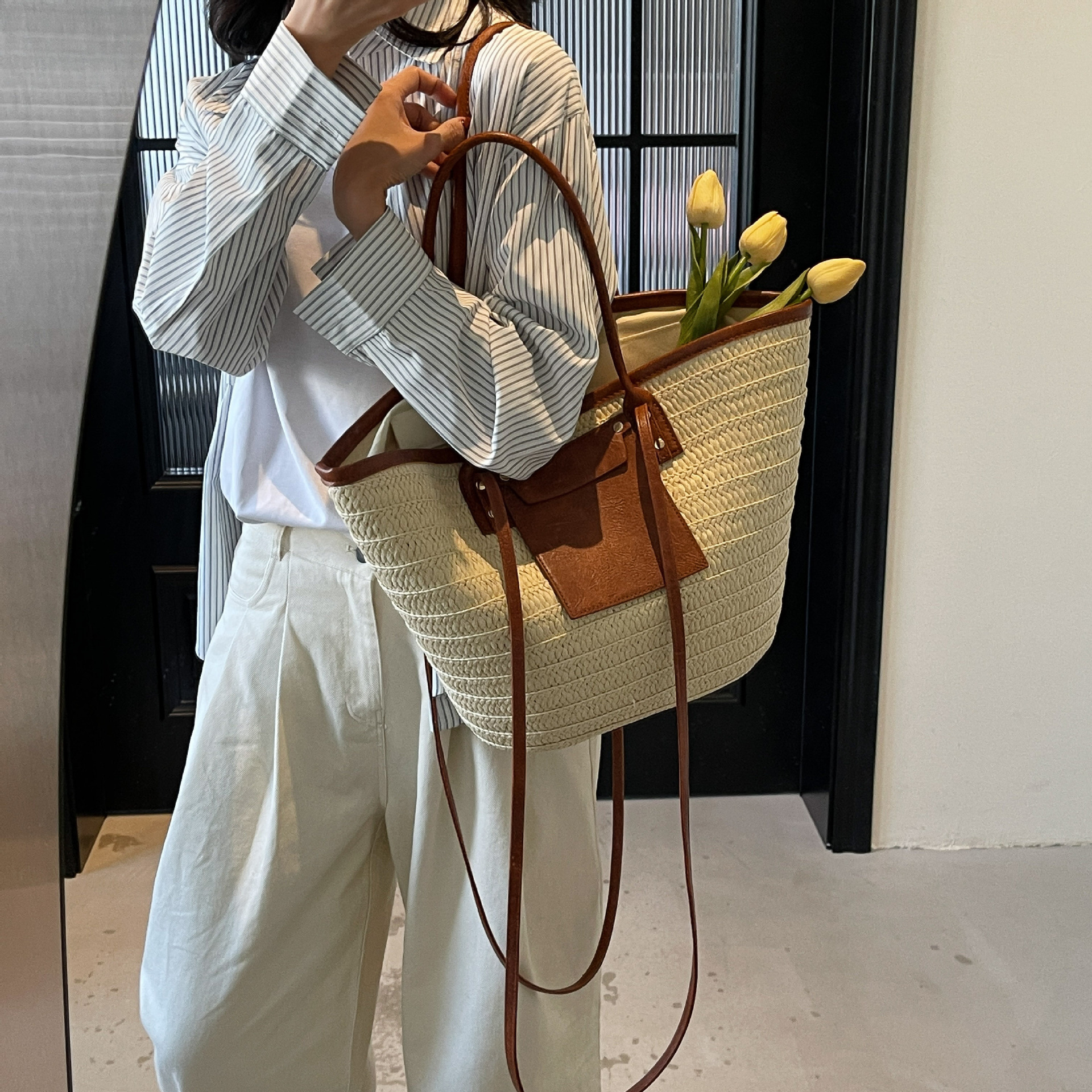Women's large-capacity straw woven bag 2025 summer new woven bag, seaside vacation beach shoulder bag, commuter tote bag details Picture