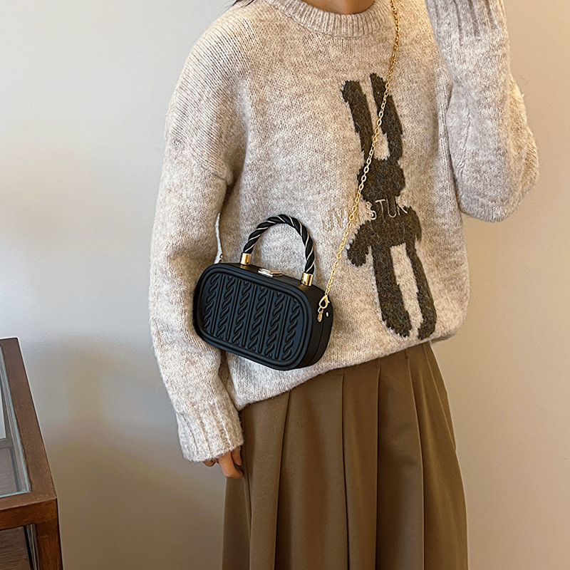 This is a new Korean version of a box bag with a linen pattern, which has a well-structured texture and is suitable for women's crossbody single-shoulder handbags details Picture