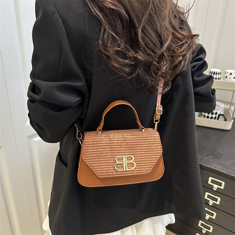 New Spring 2025 vintage design women's bag, simple single-shoulder crossbody small square bag under the armpits Specification drawing