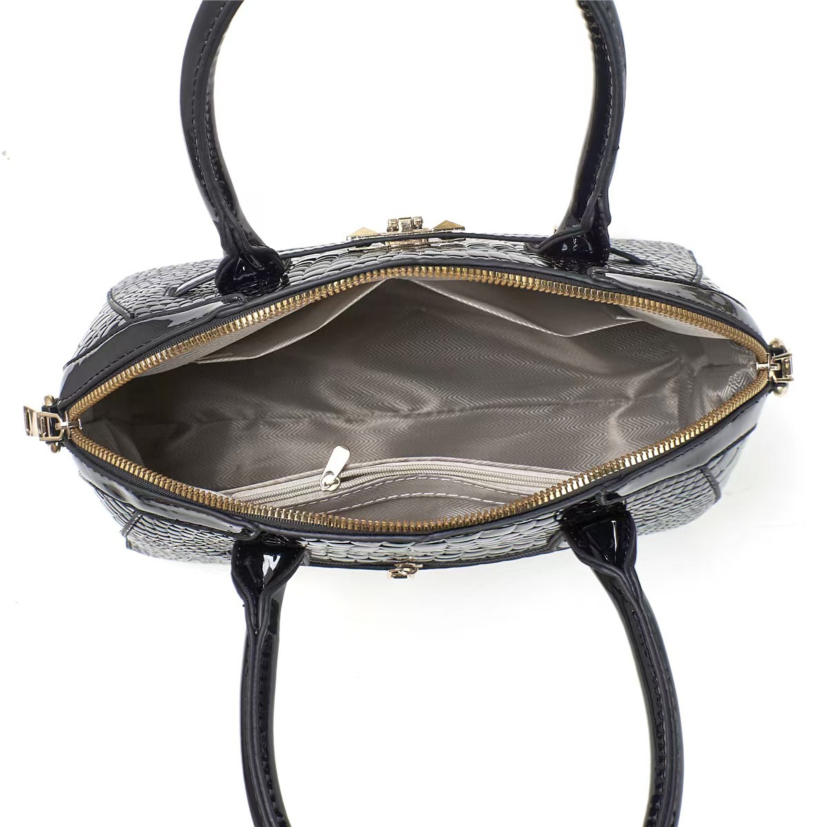 The 2024 new crocodile pattern embossed women's handbag for foreign trade is a fashionable and high-quality large-capacity single-shoulder crossbody bag Application Scenario