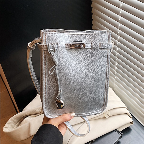 Fashionable, exquisite and super popular bags for women in 2025, a versatile single-shoulder bag in solid color, a crossbody bag, and a trendy bestseller for mobile phones full figure