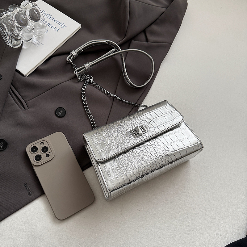 Factory-customized cross-border best-selling women's bags, crocodile-patterned chain small square bags, retro and versatile single-shoulder crossbody bags, underarm bags Application Scenario