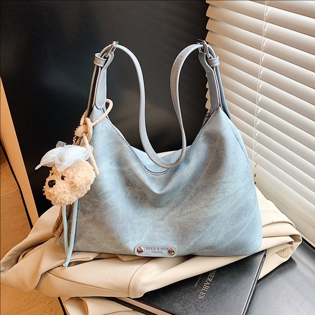 The 2025 new stylish and simple tote bag, a casual underarm bag for work, a versatile shoulder bag and a commuter crossbody bag full figure