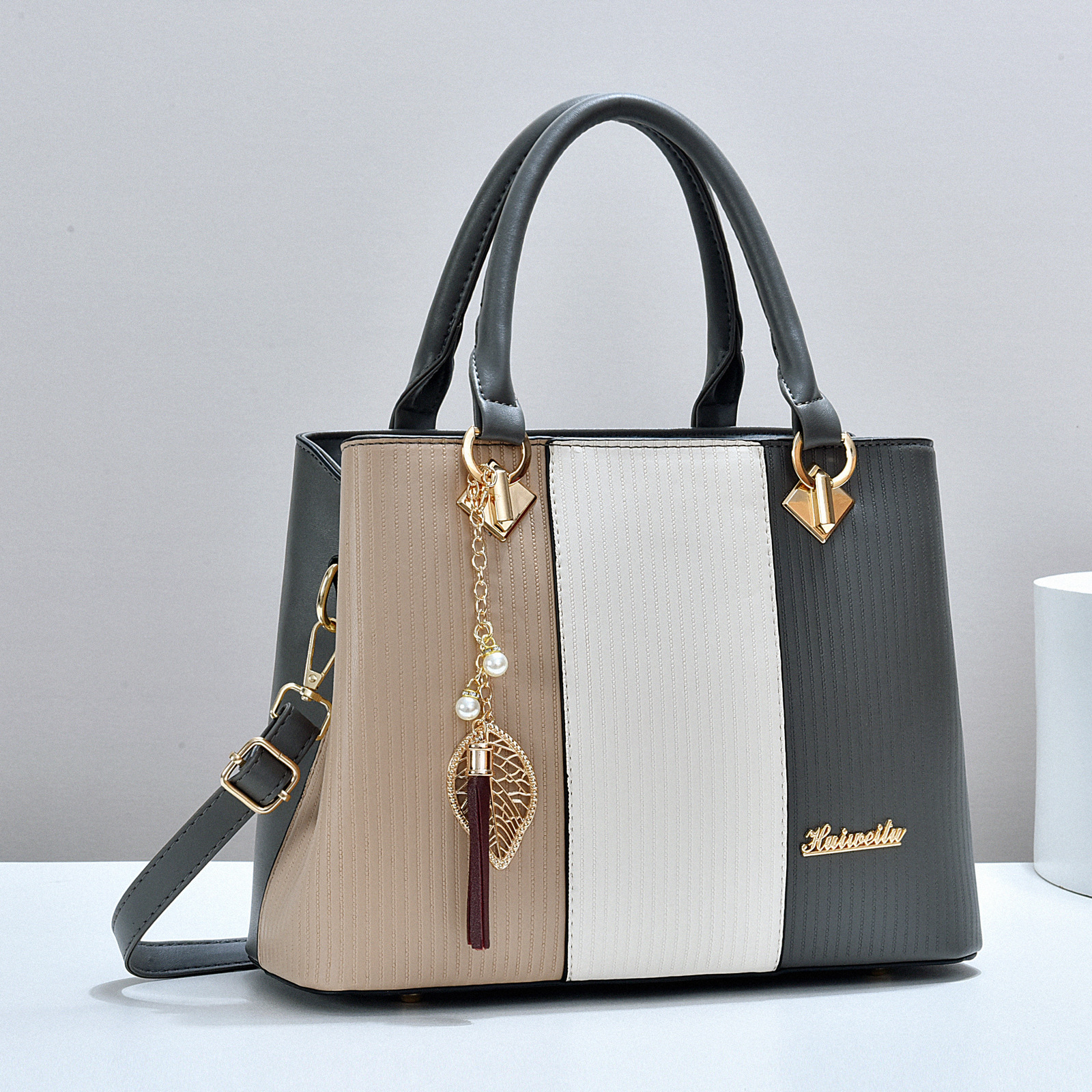 A large-capacity single-shoulder crossbody bag, a trendy cross-border color-blocking bag for middle-aged women, mothers and women, a new fashionable commuting handbag Application Scenario