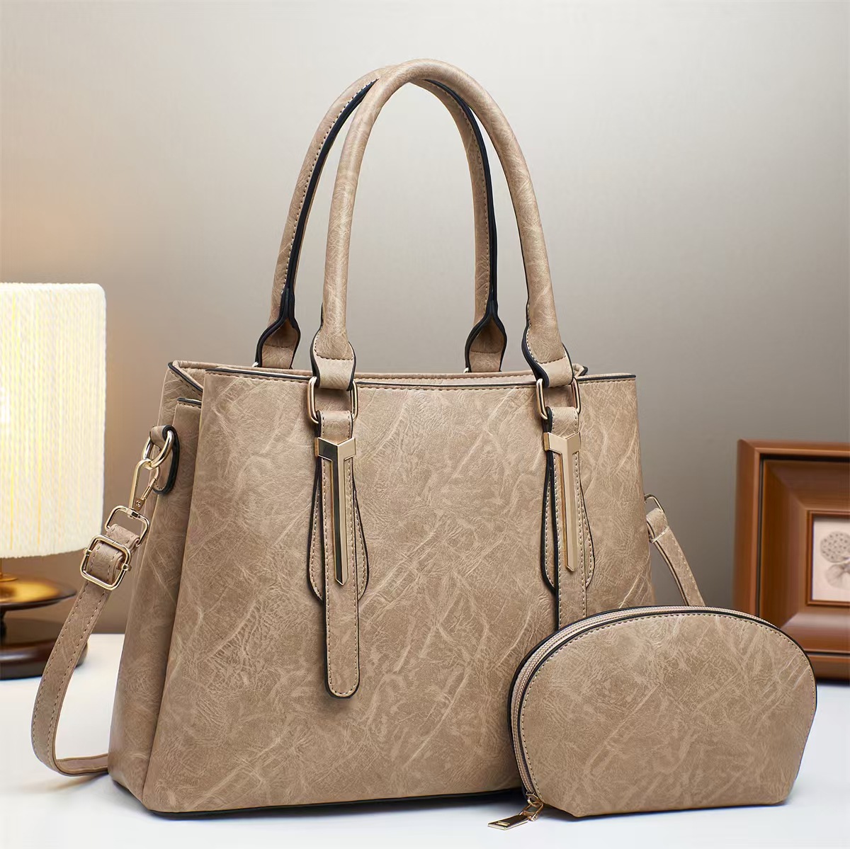 Retro material women's bag 2025 new style fashionable and trendy women's bag, high-end single-shoulder crossbody bag, versatile handbag Application Scenario