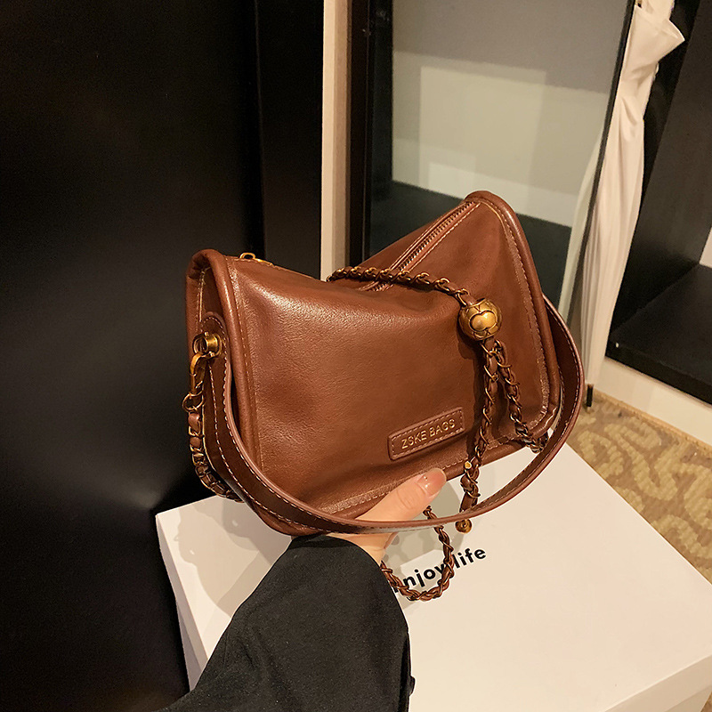 A niche design retro bag for women, a new 2024 versatile commuter crossbody bag, a high-end, fashionable and stylish pillow bag details Picture