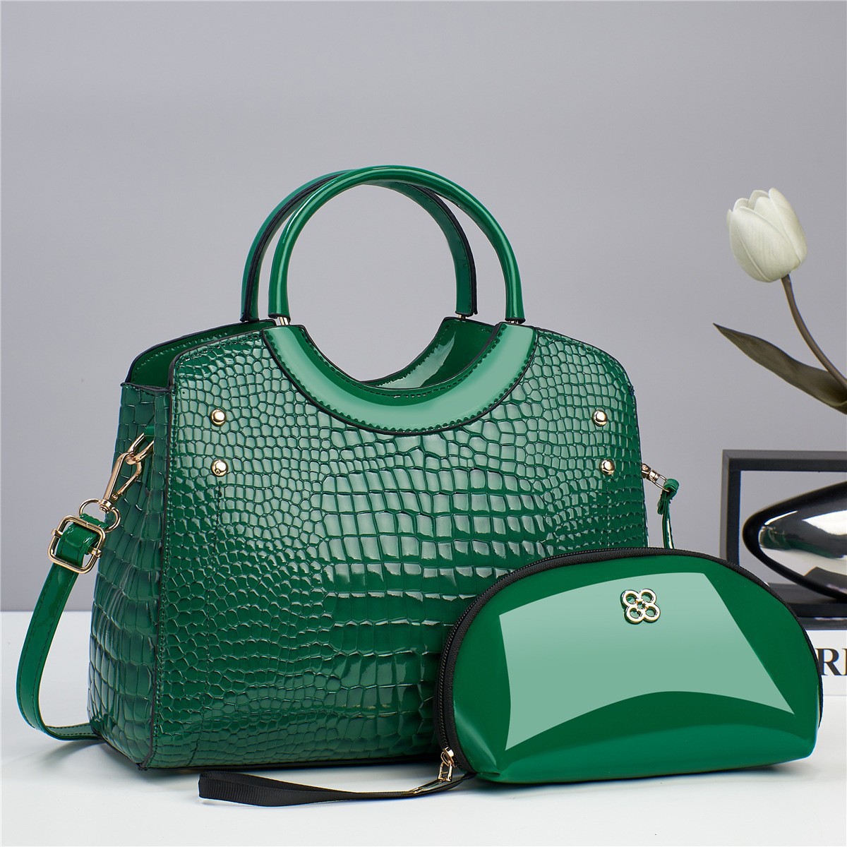 Shiny leather commuter women's bag two-piece set 2024 new style fashionable crocodile pattern mother-and-child bag crossbody bag single-shoulder bag handbag Application Scenario