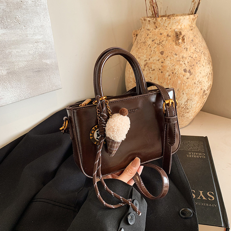A niche, simple and stylish small crossbody bag for office items, a new 2024 trendy, versatile and casual small bag Specification drawing