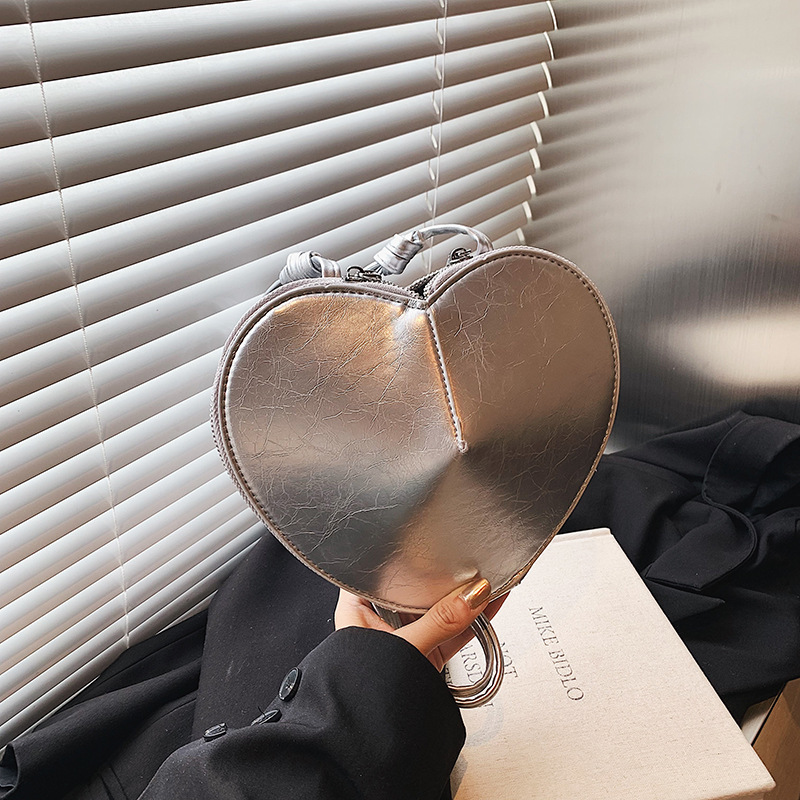 Fashionable and niche design bags for women, 2024 new trendy and versatile crossbody bag, mini heart-shaped bag, solid color underarm bag details Picture