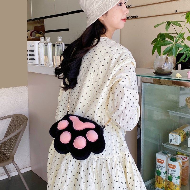 New cute plush crossbody bag, cat paw crossbody bag for women, new ins single-shoulder soft girl cartoon chain doll bag details Picture
