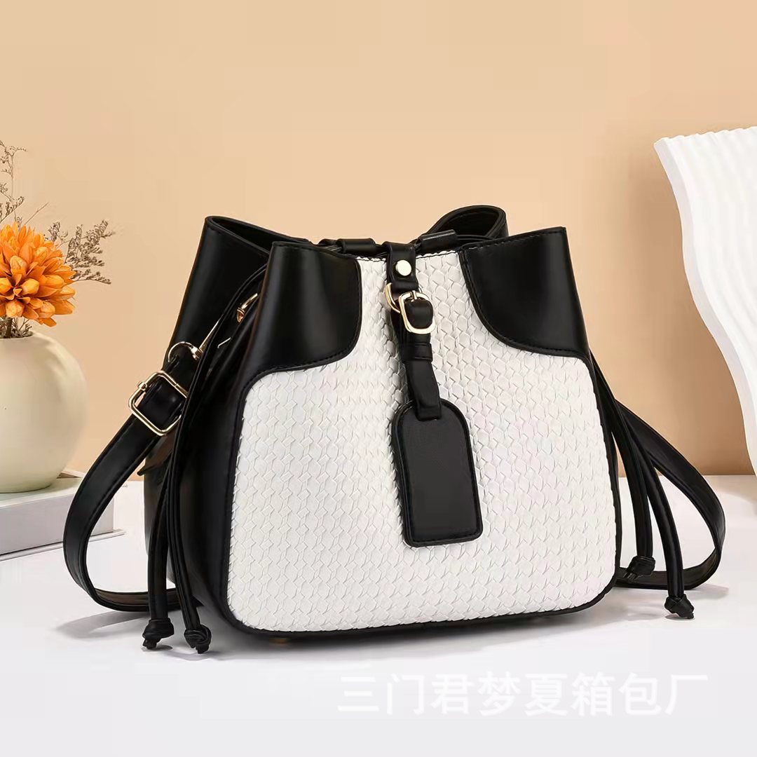 Korean-style bucket bag small bag for women 2023 new versatile and popular single-shoulder bag, high-end and fashionable crossbody bag for going out full figure