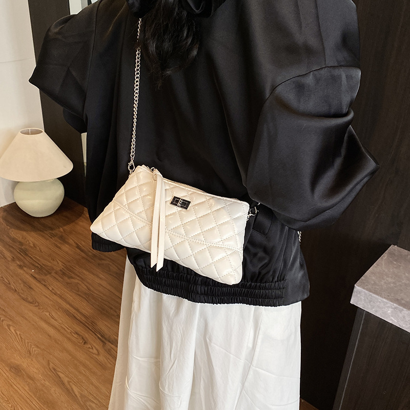 The 2025 new high-end, versatile and fashionable crossbody bag for women, with a stylish diamond-shaped chain and a trendy single-shoulder bag Specification drawing
