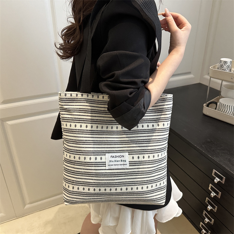 Japanese-style simple single-shoulder canvas bag 2025 new style fashionable striped hand-held single-shoulder bag for class tote commuting details Picture