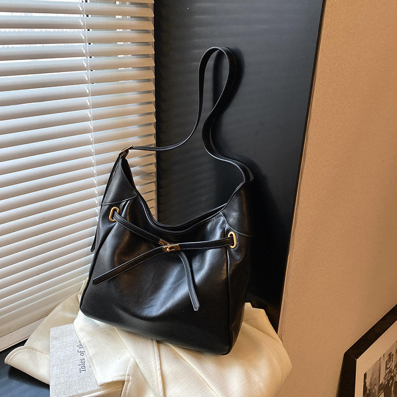 The large-capacity women's retro 2024 new style casual high-end texture single-shoulder crossbody bag is in fashion this year. Bucket bags are popular Specification drawing
