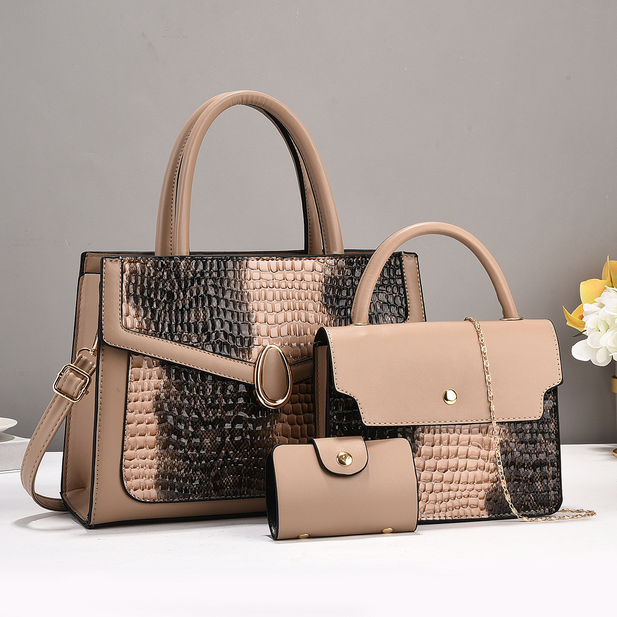 A multi-piece set of mother-and-child bags from a women's manufacturer, a single-shoulder crossbody bag, a fashionable and versatile bestseller for foreign trade, a new hand-held handbag for women Application Scenario