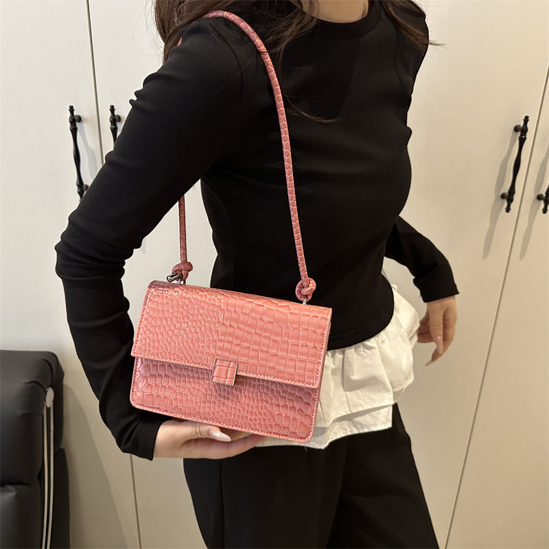 Retro single-shoulder bag 2025 Summer new casual handbag, crocodile pattern fashionable and simple crossbody small square bag for women Specification drawing