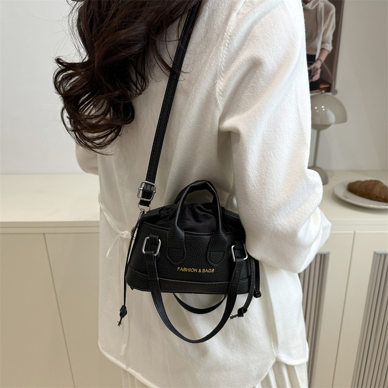 This year's new trendy handbags, a versatile and fashionable pillow bag for women in Spring/Summer 2025, and a mini drawstring single-shoulder crossbody bag details Picture