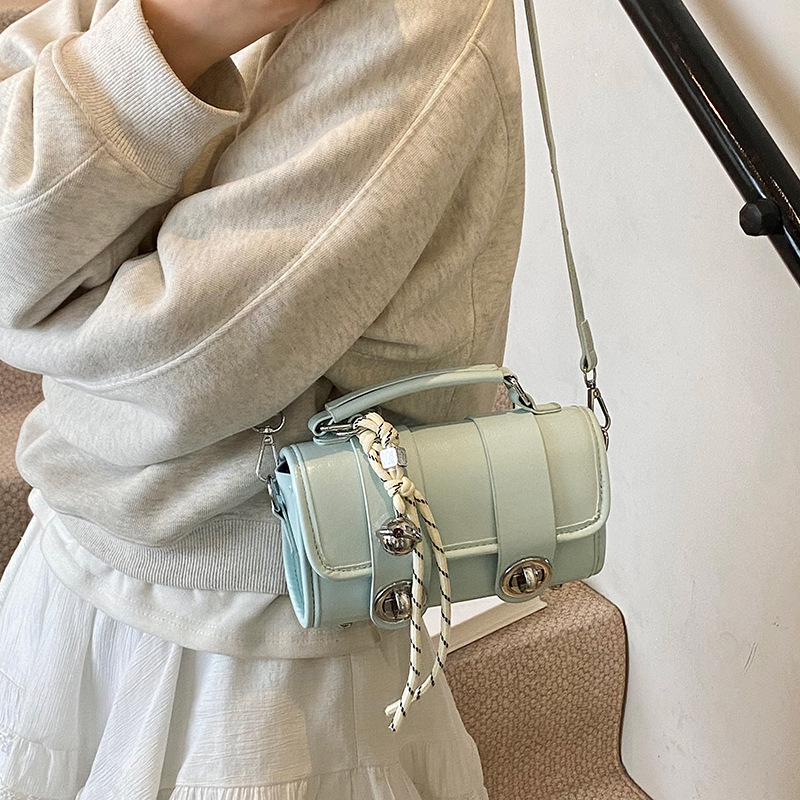 2025 New personalized design trendy hand-held small square bag for women, Korean style, fashionable and stylish, solid color single-shoulder crossbody bag details Picture