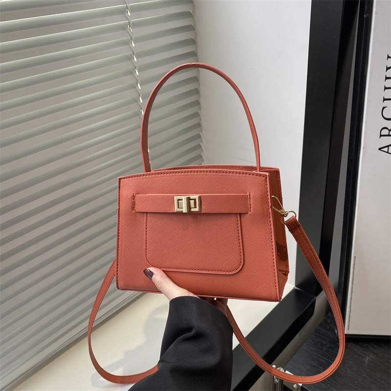 The 2025 new trendy commuter handbag with a lychee pattern, a fashionable, simple and niche single-shoulder bag and crossbody bag full figure