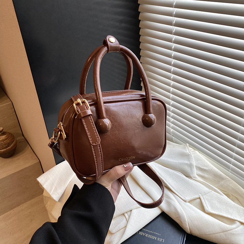 High-end quality hand-held small bag for women, 2024 new style, niche and versatile crossbody small square bag, stylish single-shoulder bag Specification drawing