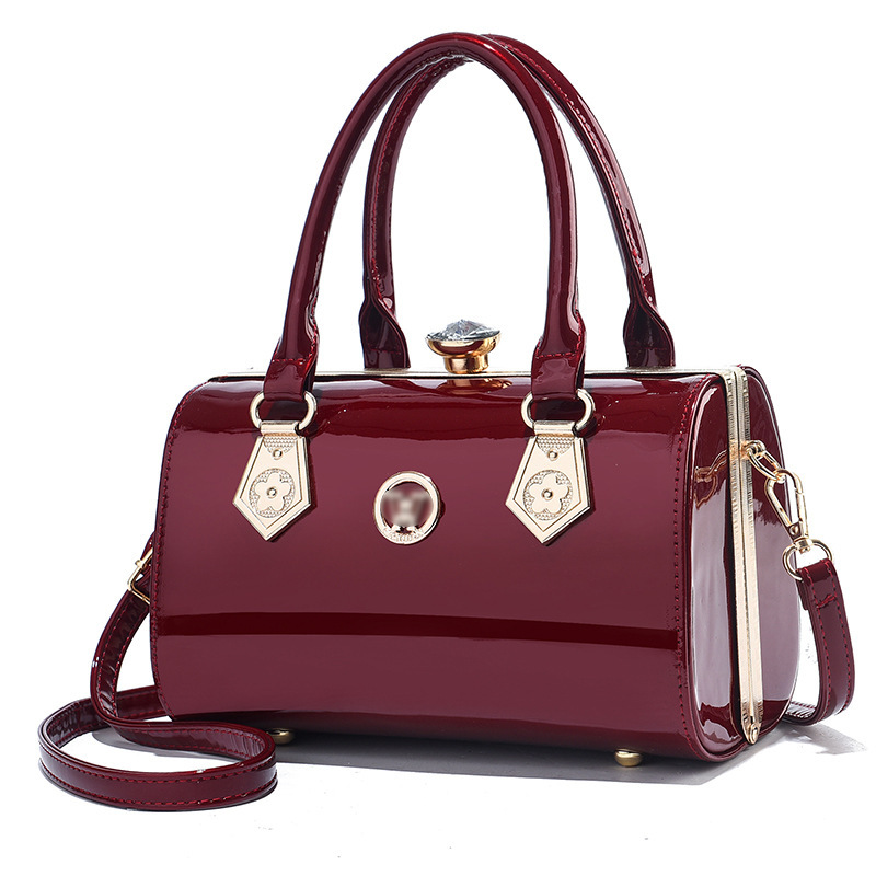 The 2022 new bestseller of shiny leather, high-end and elegant handbag, is trendy and fashionable for weddings. This year, bridal bags are in vogue for women full figure