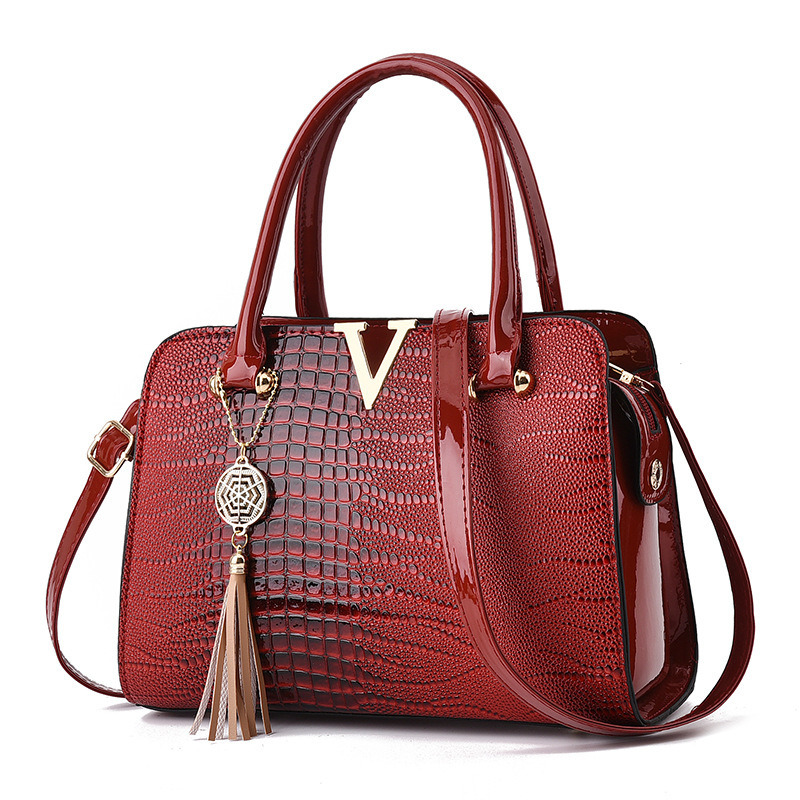 High-end quality handbag, 2024 new style, fashionable European and American retro embossed crocodile pattern, large-capacity shaped mom bag Specification drawing