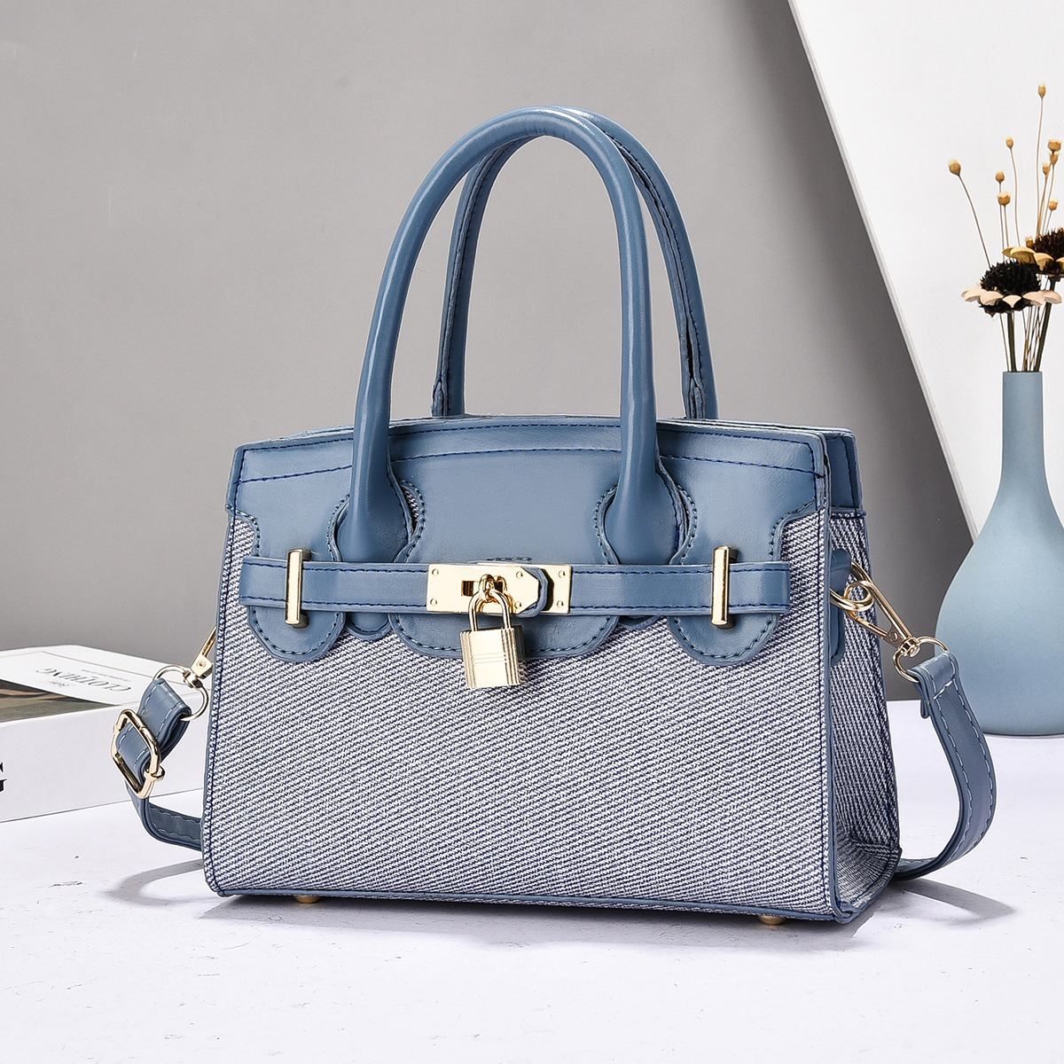 New manufacturer's women's crossbody bag 2025: Versatile, fashionable, single-shoulder, elegant, mom's bag, hand-held women's bag details Picture
