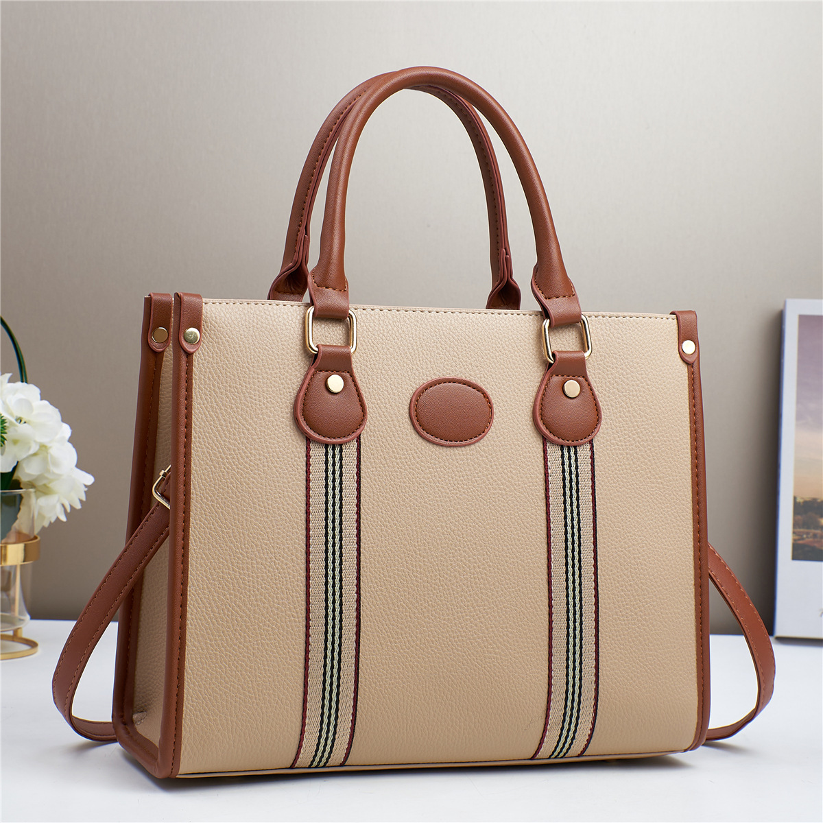 The new summer 2024 handbag, a fashionable women's bag, a middle-aged lady's bag, a crossbody bag, and a grand middle-aged mother's bag Application Scenario