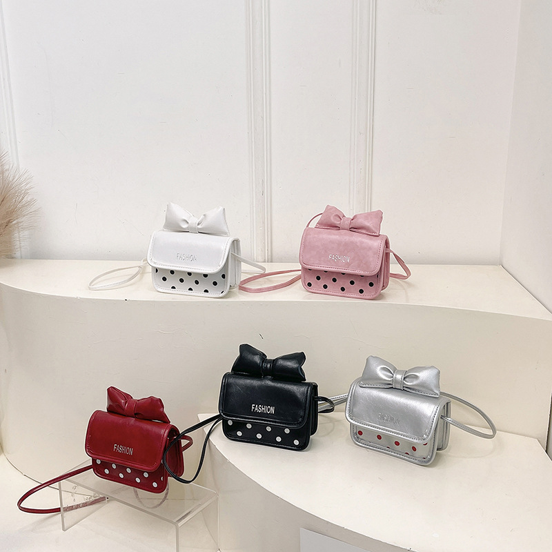 Children's bag, Korean cute girl bow small square bag, retro oil leather round polka dot parent-child crossbody bag, red envelope opening Application Scenario