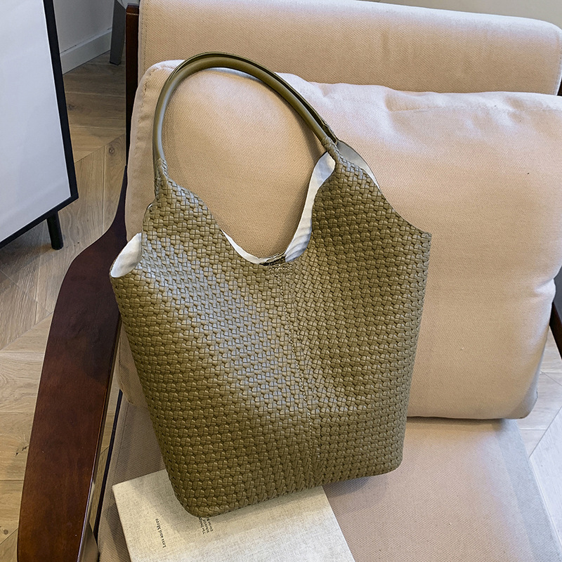Retro trend underarm tote bag for women 2024 new style, fashionable, casual and versatile shoulder bag, high-end casual women's bag details Picture
