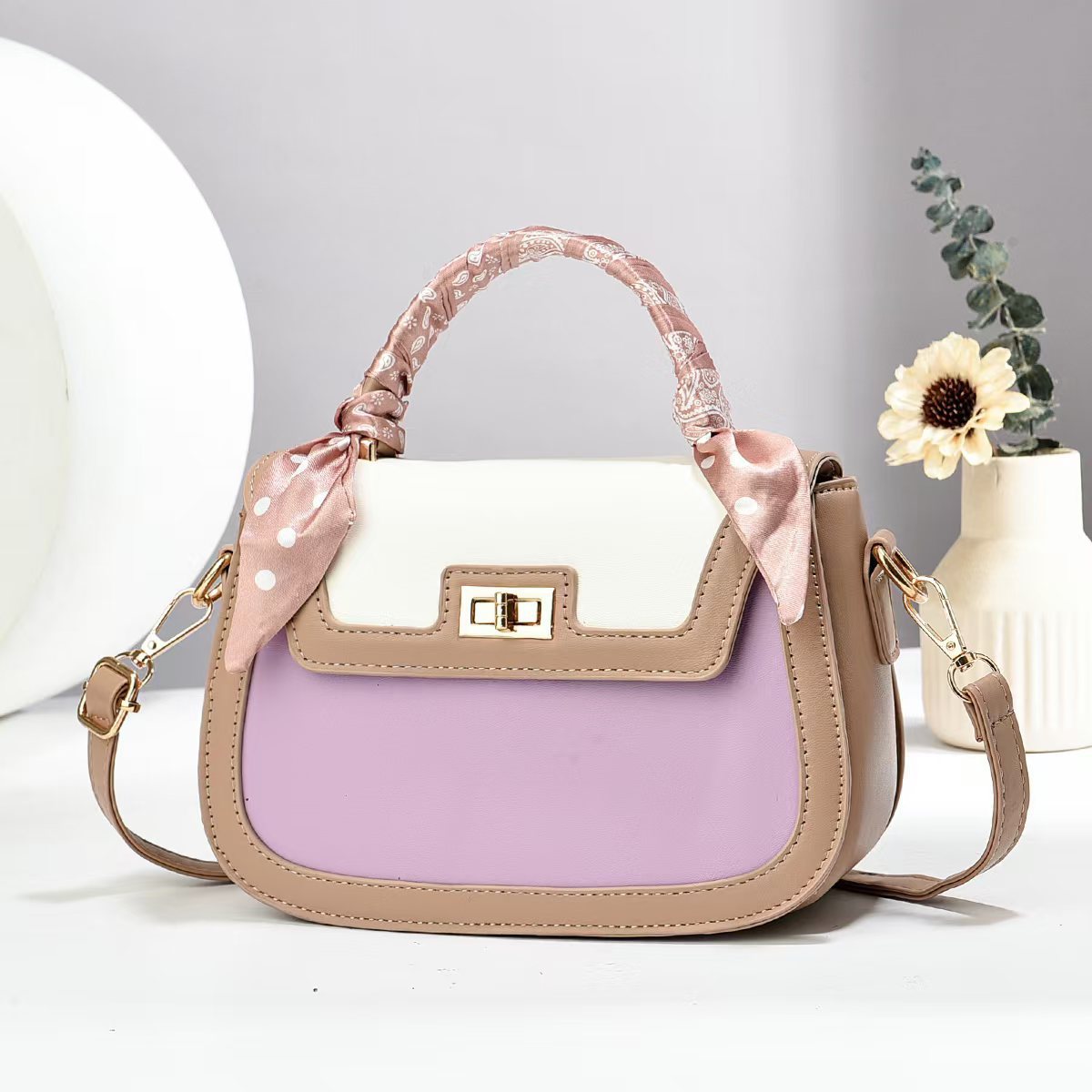 The new patchwork chanel-style small bag has a high appearance level, a color-blocking fashionable handbag, a simple cross-border single-shoulder bag and a crossbody bag Application Scenario