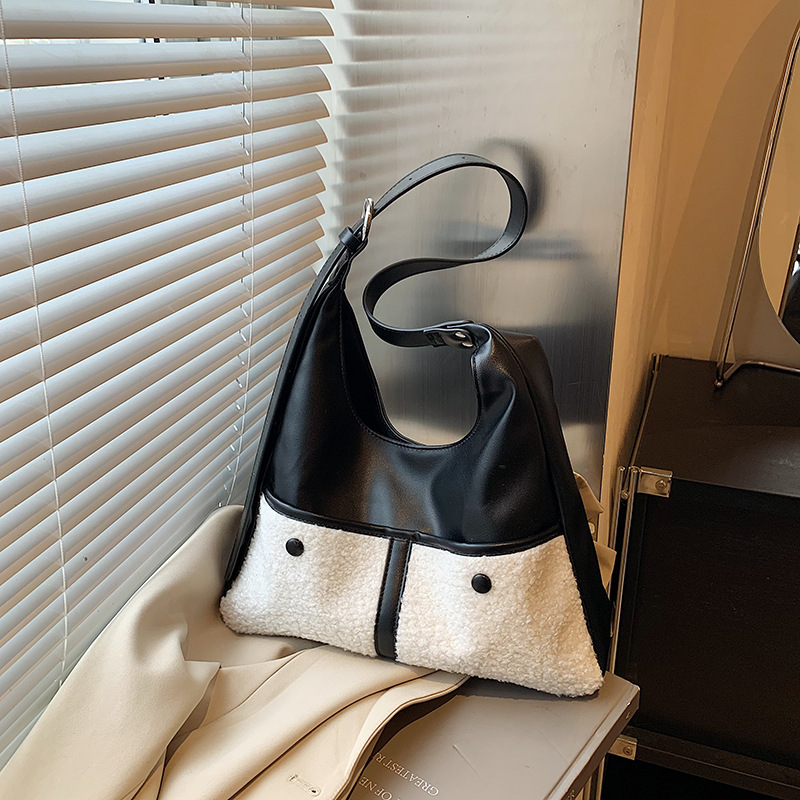 The 2024 new high-capacity tote bag with a contrasting color and fashionable look, a high-end and versatile shoulder bag, and a niche design crossbody women's bag details Picture
