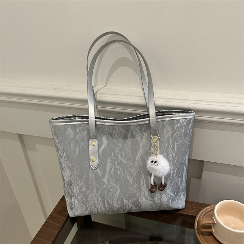The 2024 new early autumn trendy and simple commuting casual bucket bag is a large-capacity tote single-shoulder bag full figure